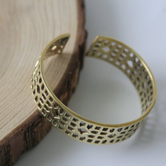 Handmade Recycled bullet shell brass bangle, Eco-friendly and Ethical jewelry - Picture 4 of 9
